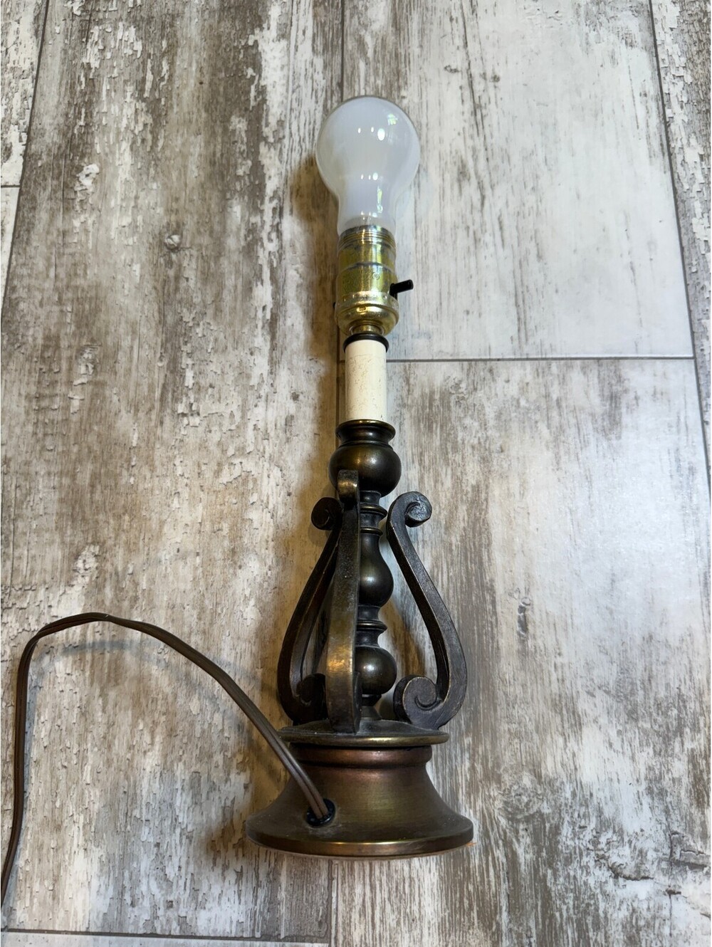 Vintage Style Brass Tone Table Lamp 15.5 Scroll Ornate Accent Lamp
